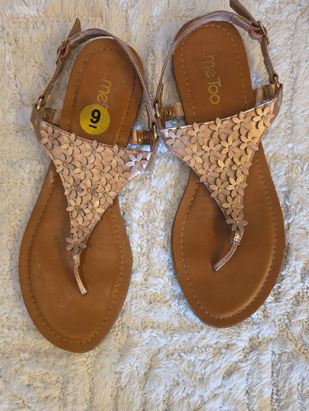 me too Metallic Rose Gold Floral T-Strap Sandals 9